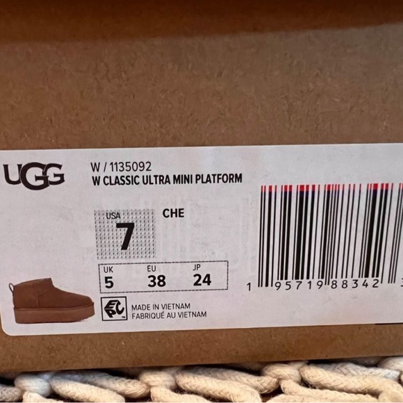 Brand new UGG ultra mini platform boots - Chestnut size 7 - Picture 3 of 3
